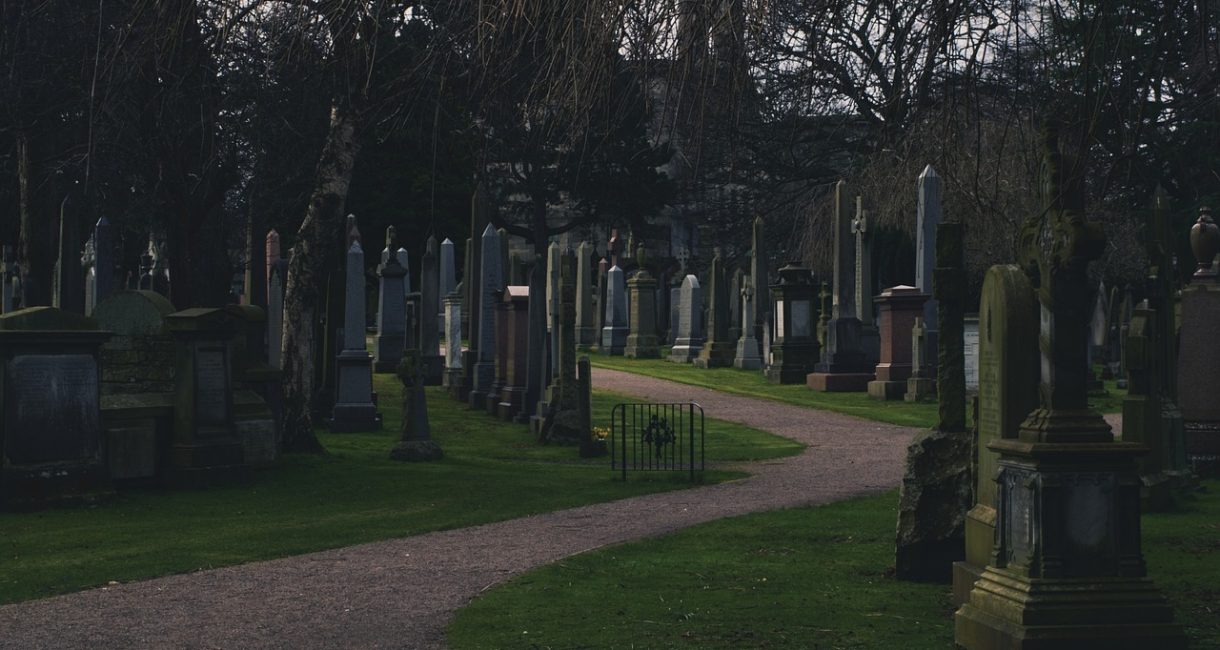 graveyard-4934666_1280